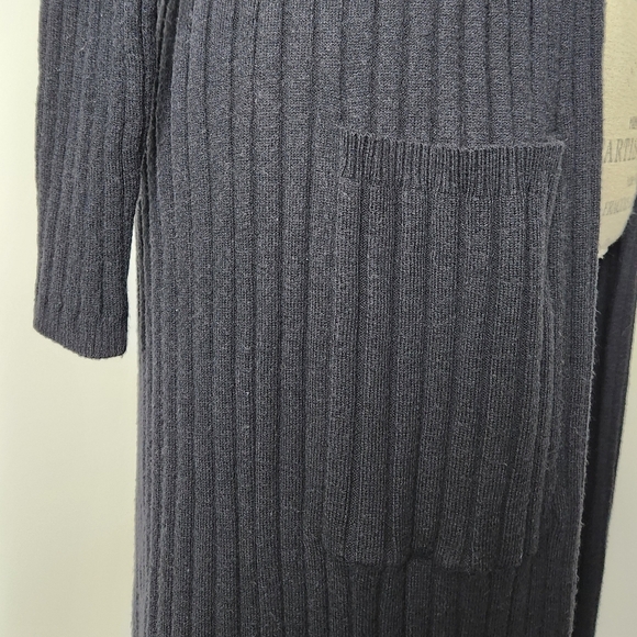 Aritzia Long Black Ribbed Lounge Coat - Picture 7 of 11